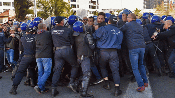 توقيف 41 شخصا في مظاهرات الجزائر