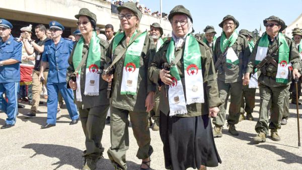 انسداد سياسي في الجزائر يصدع قدسية مؤسسة الجيش