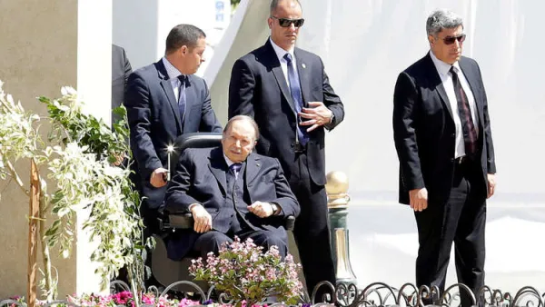 بوتفليقة على كرسي متحرك