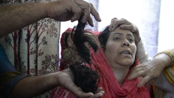 تقول تسليمة "حاول احدهم ان يخنقني من الخلف. رأيت وجهه الذي كان مغطى بقناع اسود