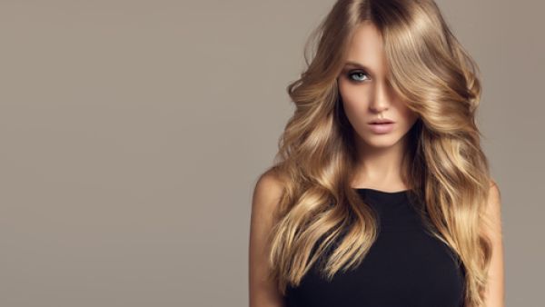 يجب حماية الشّعر من أشعّة الشّمس الضّارة

