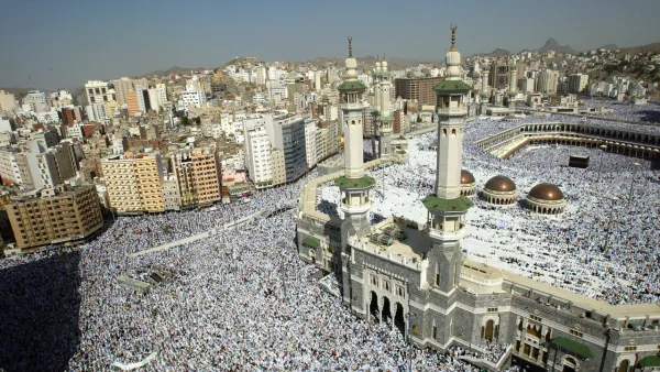 قامت السلطات السعودية بتزويد الحجاج بأساور ألكترونية للتعريف بهم