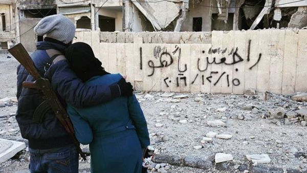 الحب والثورة وجهان لحلم واحد.. الحرية
