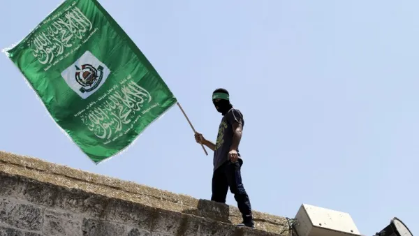 اجتمع عدد من أصحاب الأرض وأقربائهم والمتضامنين معهم في اعتصام داخل الأرض