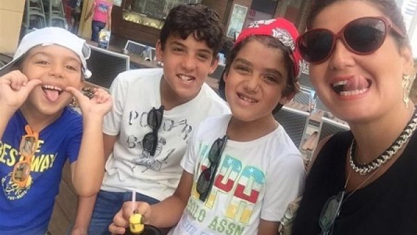 هنا شيحة تكشف سبب منع أولادها من السفر