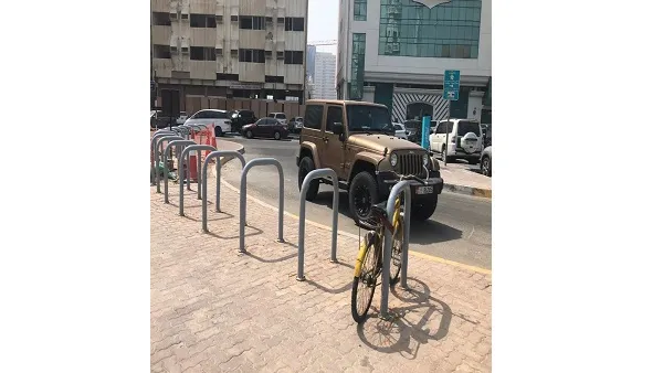 أكدت البلدية أن هذا المشروع يندرج ضمن جهود دائرة التخطيط العمراني والبلديات الهادفة إلى حماية المظهر العام من كافة أنواع المشوهات.