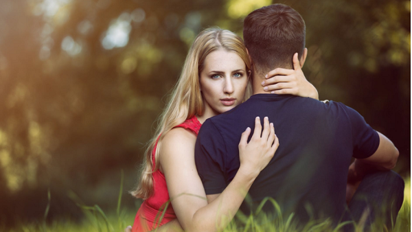 المرأة المراوغة والكاذبة تهدم أهم أسس وقاعدة للعلاقة الزوجية السليمة