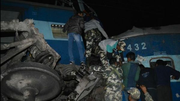 132 قتيل جريح في خروج قطار عن السكة في الهند 