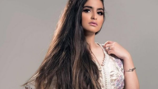 الفنانة الشابة البحرينية حلا الترك 