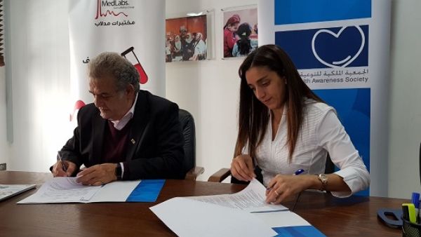 جانب من توقيع الاتفاقية