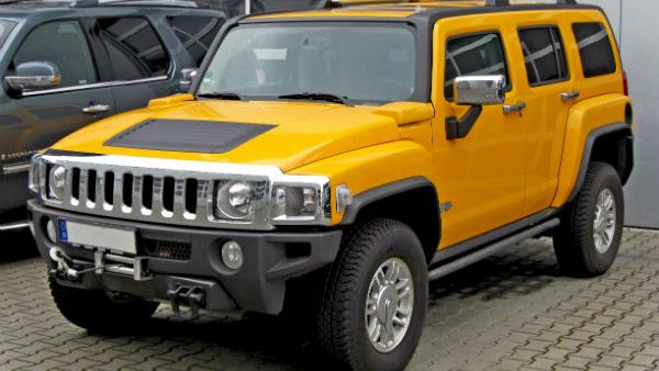 سيارة من طراز Hummer