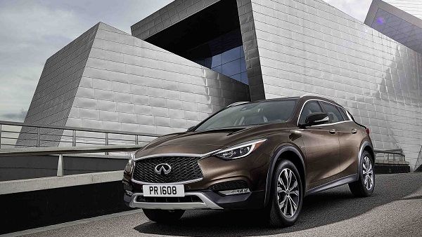 سيارة إنفينيتي QX30