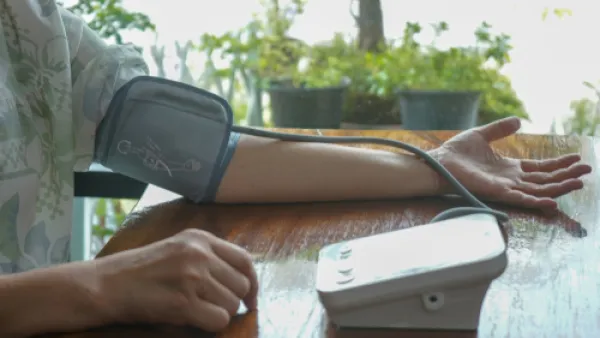 ارتفاع في ضغط الدم الموجود في الشرايين يُعد من الحالات المرضية المزمنة