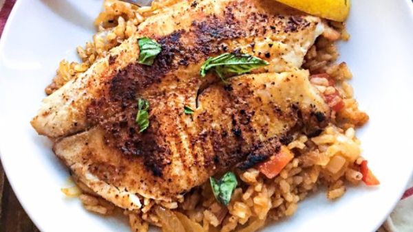 السمك المشوي مع التمر والأرز