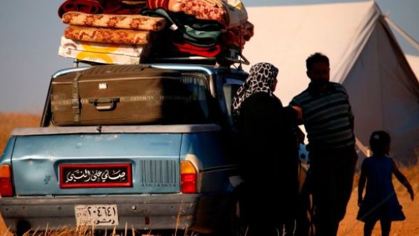 Displaced Syrians from the Daraa province fleeing shelling by pro-government forces wait in a makeshift camp to cross the Jordanian border. (AFP/ File Photo)