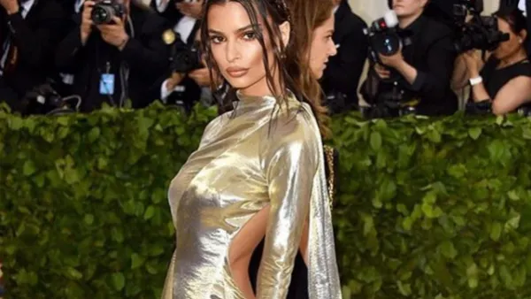 إميلي راتاجكوسكي في  Met Gala