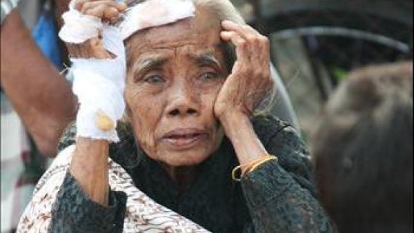 يعيش حوالي 80 ألف شخص بالقرب من البركان 