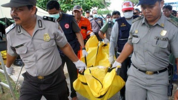 ضبطت الشرطة مواد لتصنيع القنابل ومسدسات وسهاما