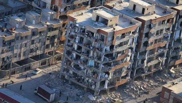  قتيل وعشرات الجرحى في زلزال بقوة 6 درجات في غرب إيران
