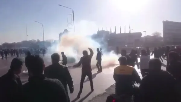 أنباء عن مقتل محتجين اثنين في غرب إيران
