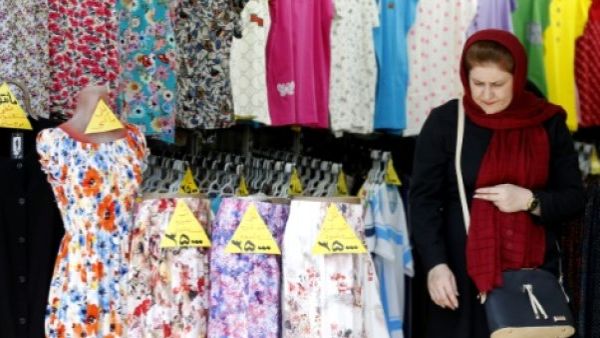 هبوط الريال الإيراني مقابل الدولار