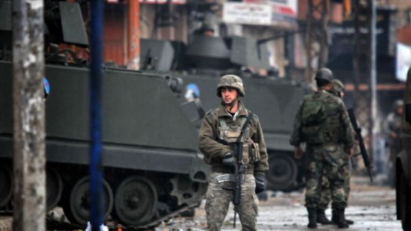Lebanese army soldiers patrol a street in the northern Lebanese city of Tripoli on December 4, 2013 as the army deployed following clashes between supporters and opponents of Syria's regime. [Ibrahim Chalhoub/AFP]