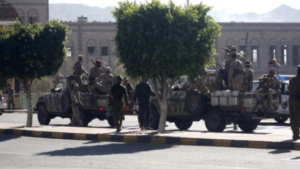 Yemeni soldiers patrol a street after a suicide car bombing at the defence ministry in the Yemeni capital Sanaa on December 5, 2013. [AFP]