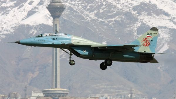 بعدما تسلم الخميني زمام الأمور بدأ بحربه على العراق حتى إنه كان يستورد الأسلحة والطائرات من إسرائيل بعدما تسلم الخميني زمام الأمور بدأ بحربه على العراق حتى إنه كان يستورد الأسلحة والطائرات من إسرائيل
