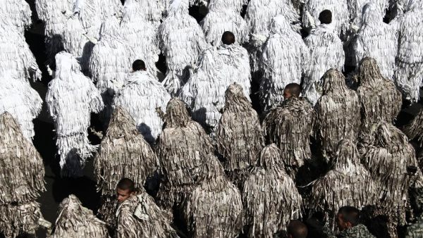 ارشيف/ جنود ايرانيون بازياء مموهة