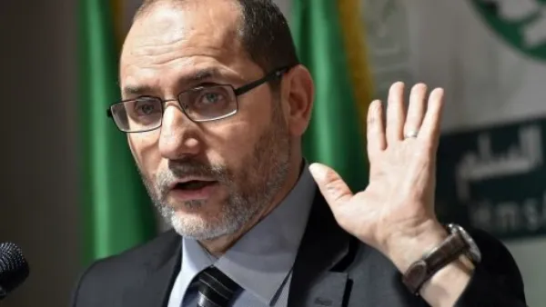عبد الرزاق مقري رئيس حزب “حركة مجتمع السلم” الجزائرية

