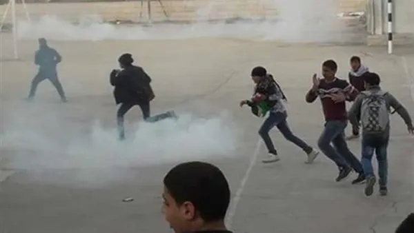 الاحتلال يطلق قنابل مسيلة للدموع على أطفال فلسطينيين