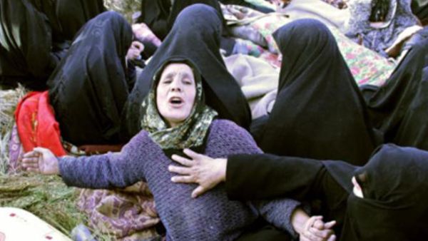 ايرانيات ينتحبن قتلاهن/أ.ف.[