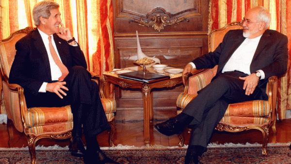 وزير الخارجية الإيراني، محمد جواد ظريف ونظيره الاميركي كيري