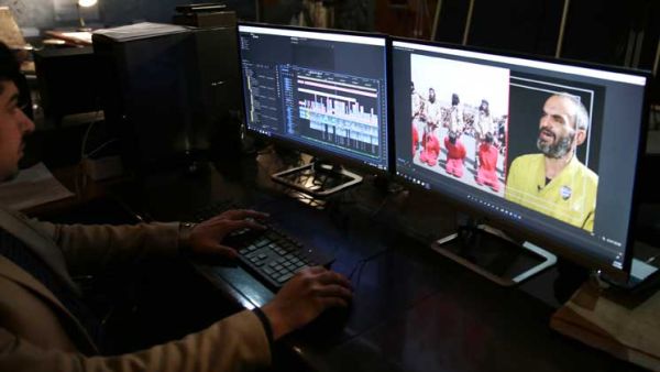 مقاتلون محكومون بالإعدام يدلون باعترافات في برنامج على التلفزيون العراقي