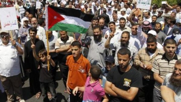 اردنيون يتظاهرون ضد الفساد في عمان
