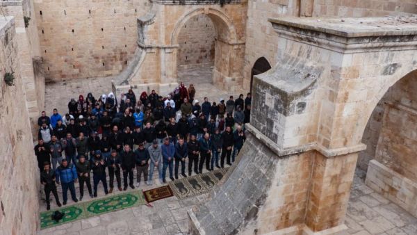 خطيب المسجد الأقصى يدعو للتواجد داخل المسجد لحماية باب الرحمة