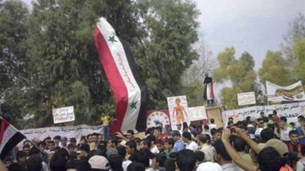 متظاهرون في حمص 
