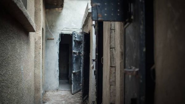 الكثير من المعتقلين في “بئر أحمد” اضطروا إلى الإضراب عن الطعام