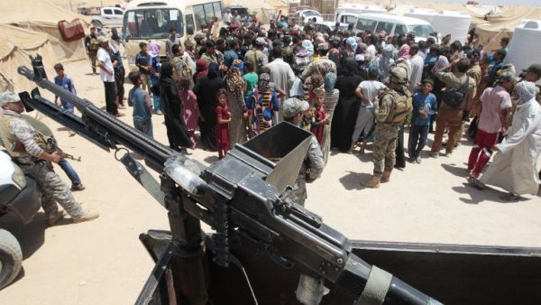 Iraqi civilians who fled the fighting between Iraqi forces and Daesh in Fallujah meet with officials visiting their camp. (AFP/Sabah Arar)