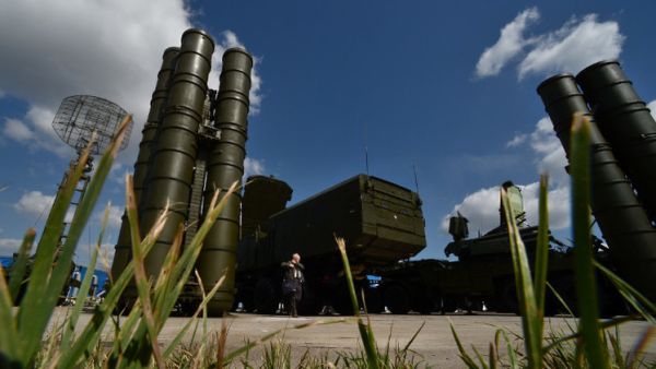 تنفي روسيا ضلوعها عسكريا في أوكرانيا