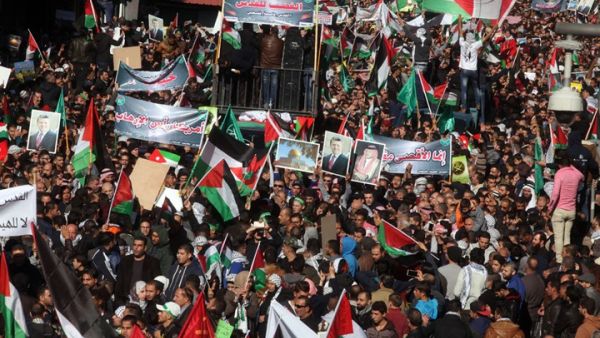 عمت المظاهرات الاحتجاجية على قرار نقل السفارة الأمريكية للقدس المدن الأردنية 