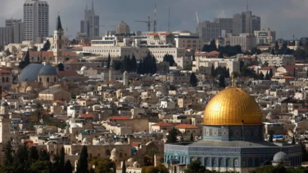  قانون يجيز  سحب الهوية المقدسية من الفلسطينيين.