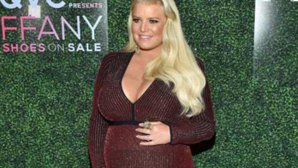 she spent 2002 until 2006 married to her fellow singer Nick Lachey (Source: jessicasimpsion / Instagram ) 