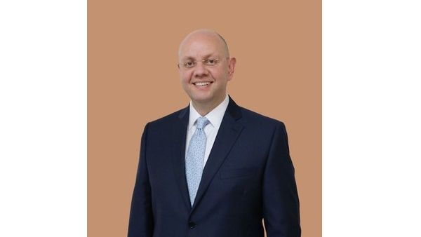 Ammar Safar, Consultant Ophthalmologist and Vitreoretinal Surgeon