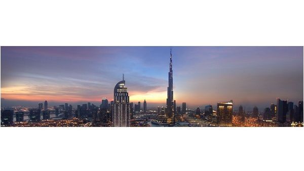 برامج إقامة فندقية تبدأ من 49 دولاراً للشخص الواحد ودخول مجاني للحدائق الترفيهية.