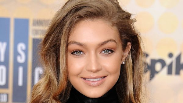 "بسكوتة" هزت "حديد"
