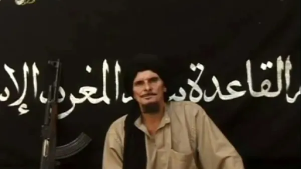 لقطة من فيديو نشر على موقع وكالة الصحراء الموريتانية للانباء للجهادي الفرنسي جيل لوغان
