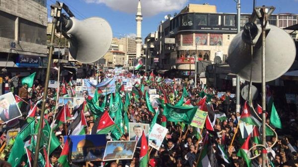 الآلاف يخرجون في المحافظات الأردنية رفضا لقرار ترامب