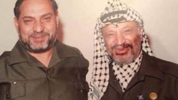 الحسيني في صورة تاريخية مع زعيم حركة فتح الراحل ياسر عرفات - أرشيف الحسيني في صورة تاريخية مع زعيم حركة فتح الراحل ياسر عرفات - أرشيف