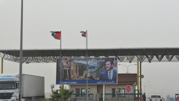Jordan used to export 180,000-200,000 tonnes of fruit and vegetables to Iraq each year but were forced to export via Kuwait after the border crossing was closed. (File photo)